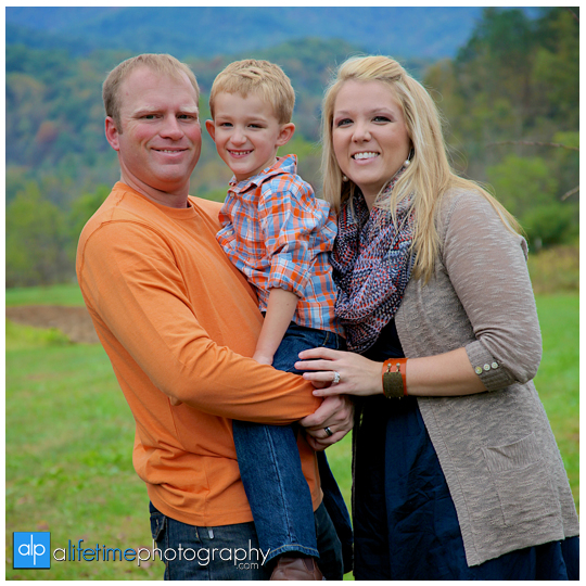 Family-pictures-in Gatlinburg-Emerts-Cove-Pittman-Center-Greenbrier-Smoky-Mountains-Pigeon-Forge-Photographer-kids-families-2
