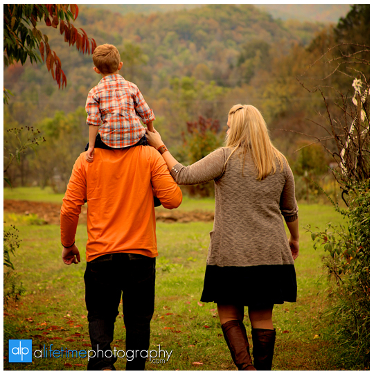 Family-pictures-in Gatlinburg-Emerts-Cove-Pittman-Center-Greenbrier-Smoky-Mountains-Pigeon-Forge-Photographer-kids-families-4