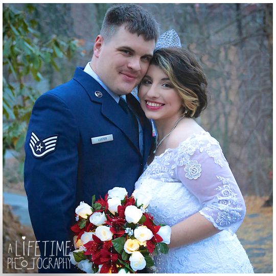 Gatlinburg-Cabin-wedding-photographer-family-Smoky-Mountain-ceremony-Pigeon-Forge-Knoxville-Seymour-Sevierville-Townsend-12