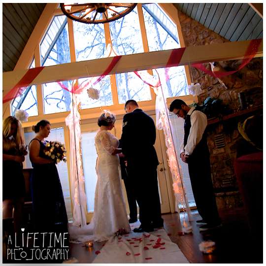 Gatlinburg-Cabin-wedding-photographer-family-Smoky-Mountain-ceremony-Pigeon-Forge-Knoxville-Seymour-Sevierville-Townsend-6