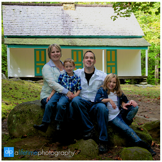 Gatlinburg-Motor-Nature-Trail-in-the-smoky-mountains-national-park-Photographer-of-families-family-photography-Pigeon-Forge-TN-kids-session-15
