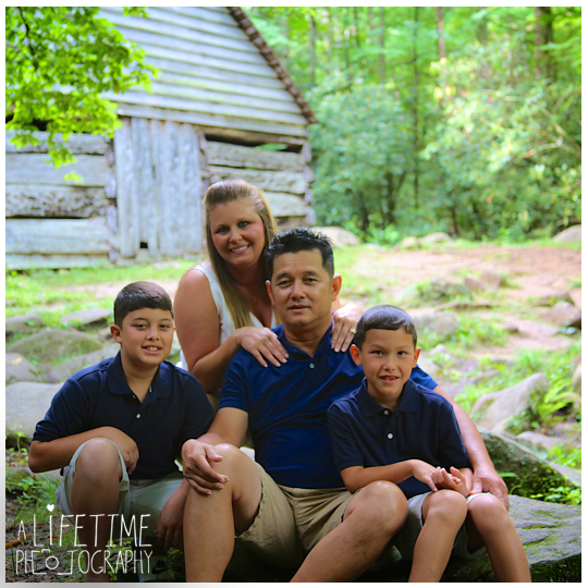 Gatlinburg-Pigeon-Forge-Family-Photographer-Ogle-Place-Smoky-Mountains-National-Park-pictures-kids-Knoxville-3