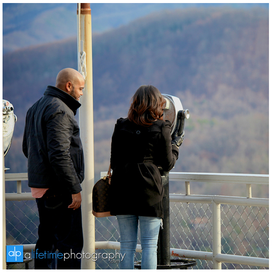 Gatlinburg-Sky-Lift-Mountain-View-Pigeon-Forge-Wedding-Marriage-Proposal-idea-Photographer-captures-moment-engagement-session-Emerts-Cove-Pigeon-Forge-Sevierville-Smoky-Mountains-2