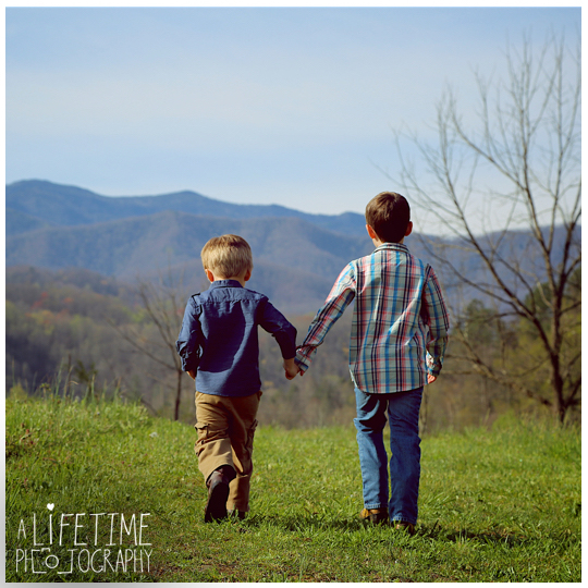 Gatlinburg-TN-Family-Photographer-Pigeon-Forge-Sevierville-Smoky-Mountains-Emerts-Cove-kids-2