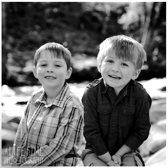 Gatlinburg-TN-Family-Photographer-Pigeon-Forge-Sevierville-Smoky-Mountains-Emerts-Cove-kids-7