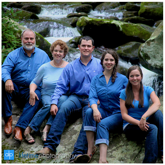 Gatlinburg-Tn-Pigeon-Forge-Family_photographer-in-the-smoky-mountains-national-park-river-reunion-photography-pictures-kids-granparents-anniversary-vacation-session-sevierville-pittman-center-wears-valley-Maryville-Knoxville-Seymour-waterfall-4