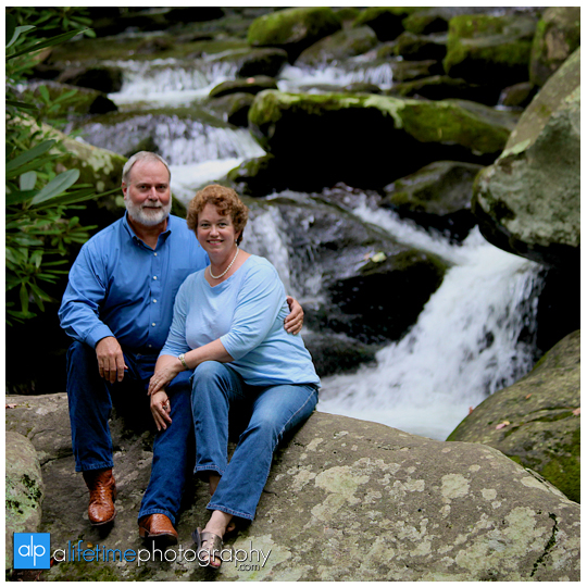 Gatlinburg-Tn-Pigeon-Forge-Family_photographer-in-the-smoky-mountains-national-park-river-reunion-photography-pictures-kids-granparents-anniversary-vacation-session-sevierville-pittman-center-wears-valley-Maryville-Knoxville-Seymour-waterfall-6