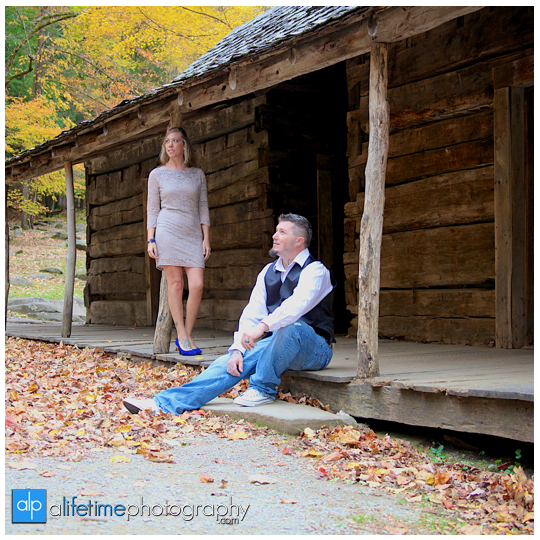 Gatlinburg-Wedding-Photographer-Pigeon-Forge-TN_Ogle-Place-Fall-Bride-Groom-cabin-Sevierville-Newport-Cosby-Wears-Valley-Townsend-Couple-Anniversary-10