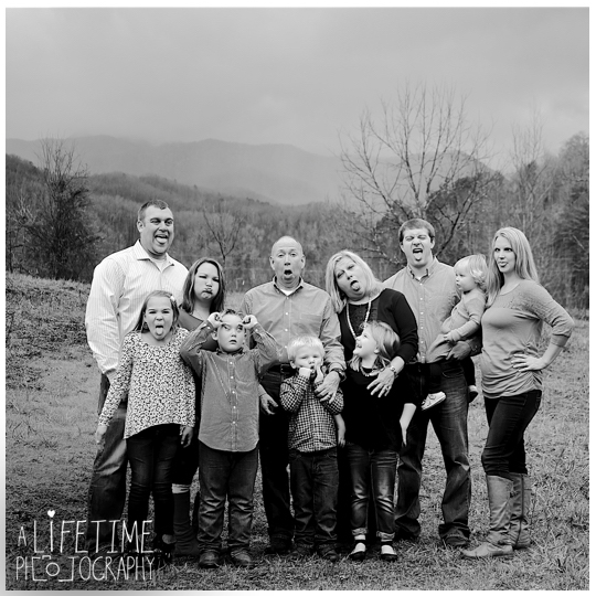 Gatlinburg-family-Photographer-knoxville-photos-Pigeon-Forge-Smoky-Mountains-Session-Covered-Bridge-14