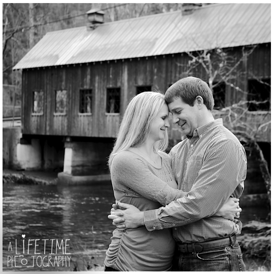 Gatlinburg-family-Photographer-knoxville-photos-Pigeon-Forge-Smoky-Mountains-Session-Covered-Bridge-5a