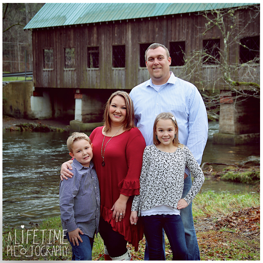 Gatlinburg-family-Photographer-knoxville-photos-Pigeon-Forge-Smoky-Mountains-Session-Covered-Bridge-8