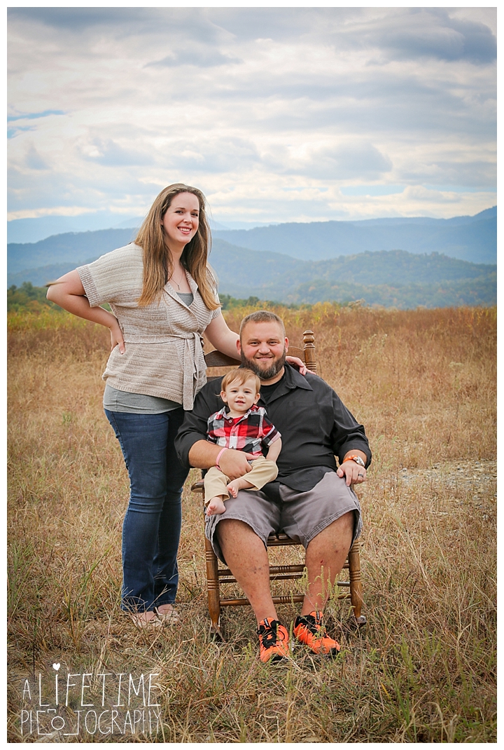 gatlinburg-photographer-pigeon-forge-family-wedding-kids-senior-sevierville-cabin-fever-smoky-mountains-knoxville-townsend-wears-valley-seymour_0041