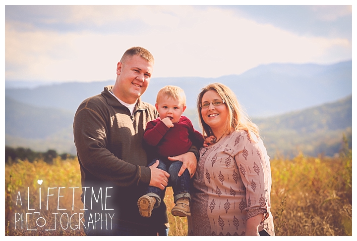 gatlinburg-photographer-pigeon-forge-family-wedding-kids-senior-sevierville-cabin-fever-smoky-mountains-knoxville-townsend-wears-valley-seymour_0059