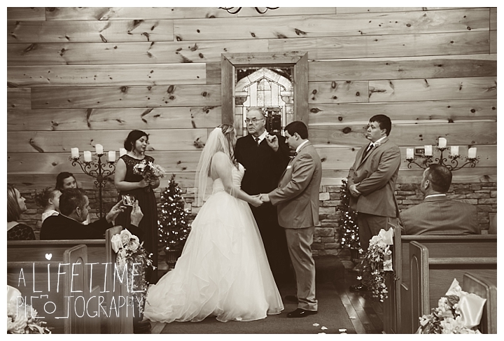 Little Log chapel Wedding Photographer Gatlinburg-Pigeon-Forge-Knoxville-Sevierville-Dandridge-Seymour-Smoky-Mountains-Townsend-Photos-Greenbriar Session-Professional-Maryville_0361