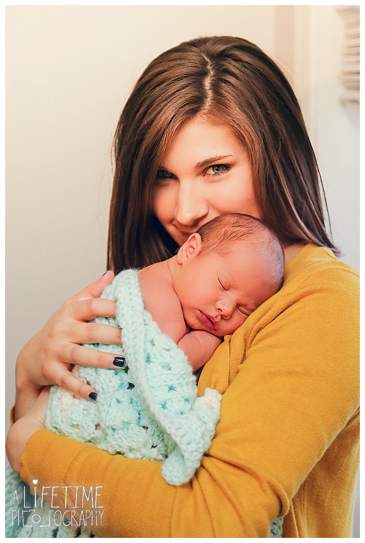 Newborn Baby Photographer Gatlinburg-Pigeon-Forge-Knoxville-Sevierville-Dandridge-Seymour-Smoky-Mountains-Townsend-Photos-Session-Professional-Maryville_0409