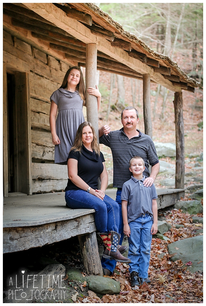 ogle-place-family-reunion-cabin-photographer-gatlinburg-pigeon-forge-knoxville-sevierville-dandridge-seymour-smoky-mountains-townsend-photos-session-professional-maryville_0102