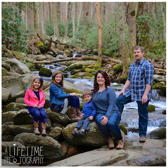 Photographer-in-Gatlinburg-TN-Smoky-Mountains-Pigeon-Forge-Knoxville-Seymour-Pictures-family-session-kids-15