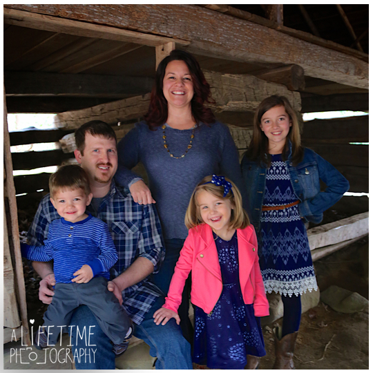 Photographer-in-Gatlinburg-TN-Smoky-Mountains-Pigeon-Forge-Knoxville-Seymour-Pictures-family-session-kids-5