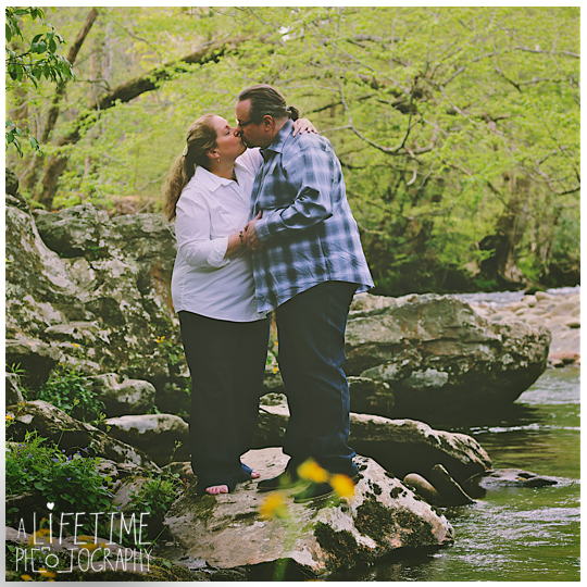 Post-wedding-photos-photographer-couple-anniversary-pictures-photo-session-shoot-Emerts-Cove-Smoky-Mountains-Gatlinburg-Pigeon-Forge-Sevierville-TN-Knoxville-Pittman-Center-10