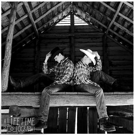Senior-Photographer-Gatlinburg-Smoky-Mountains-Pigeon-Forge-Sevierville-TN-cowboy-musician-family-photos-Ogle-Place-10