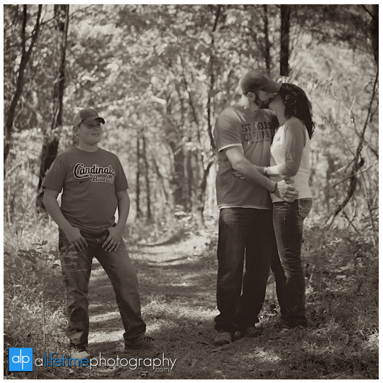 Seymour-TN-Family-Photographer-home-private-residence-Knoxville-Maryville-Walland-Sevierville-Pigeon-Forge-farm-Family-kids-Photography-11