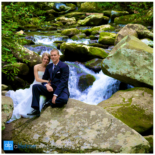 Wedding-Photographer-in-Pigeon_Forge-Gatlinburg-Sevierville-Knoxville-TN-Smoky-Mountain-Bride-Groom-elope-marraige-Mountain-View-Motor-Nature-Trail-Photography-waterfalls-cabins-cabin-ceremony-pictures-photos-Session-Johnson-City-Kingsport-Bristol-10
