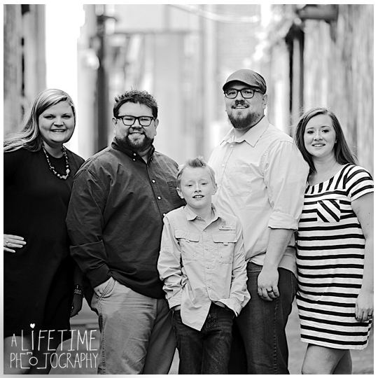 downtown-Knoxville-Market-Square-Family-Photographer-Photo-Shoot-3