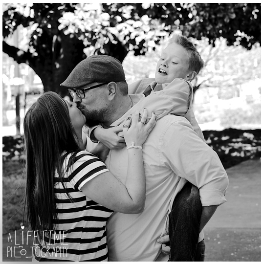 downtown-Knoxville-Market-Square-Family-Photographer-Photo-Shoot-9