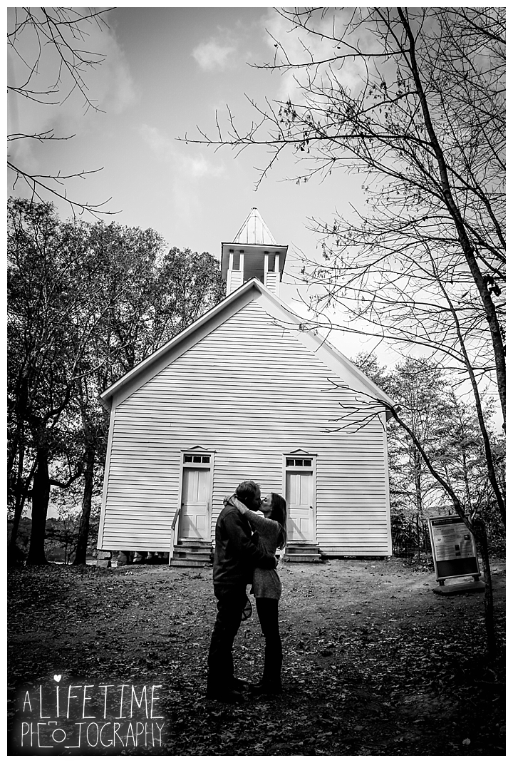 engagement-cades-cove-photographer-family-gatlinburg-pigeon-forge-knoxville-sevierville-dandridge-seymour-smoky-mountains-couple-townsend_0071