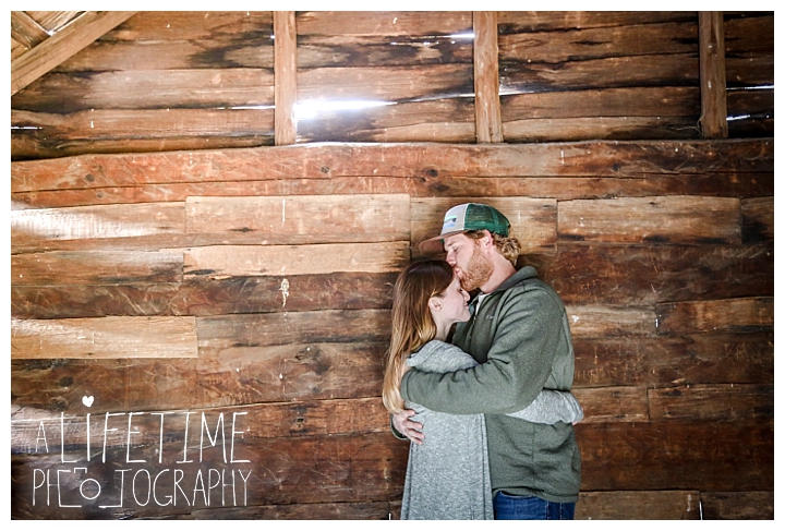 engagement-cades-cove-photographer-family-gatlinburg-pigeon-forge-knoxville-sevierville-dandridge-seymour-smoky-mountains-couple-townsend_0083