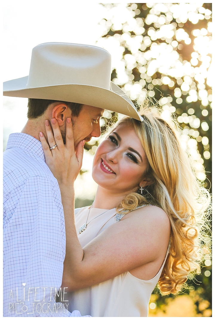 engagement-photographer-gatlinburg-pigeon-forge-knoxville-sevierville-dandridge-seymour-smoky-mountains-townsend-photos-session-professional-maryville_0092