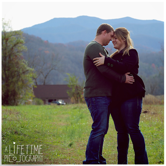 engagement-photographer-couple-Smoky-Mountains-Gatlinburg-Knoxville-Pigeon-Forge-TN-Pictures-1