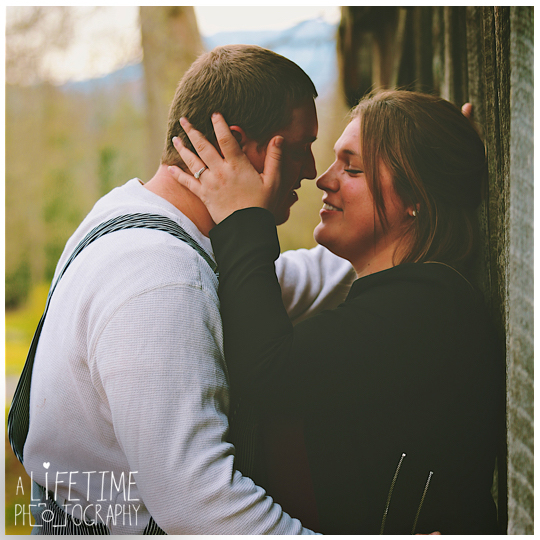 engagement-photographer-couple-Smoky-Mountains-Gatlinburg-Knoxville-Pigeon-Forge-TN-Pictures-10