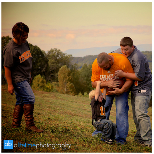 fall-home-cabin-family-photographer-Vols-mountain-view-Maynardville-Knoxville-Townsend-TN-kids-17