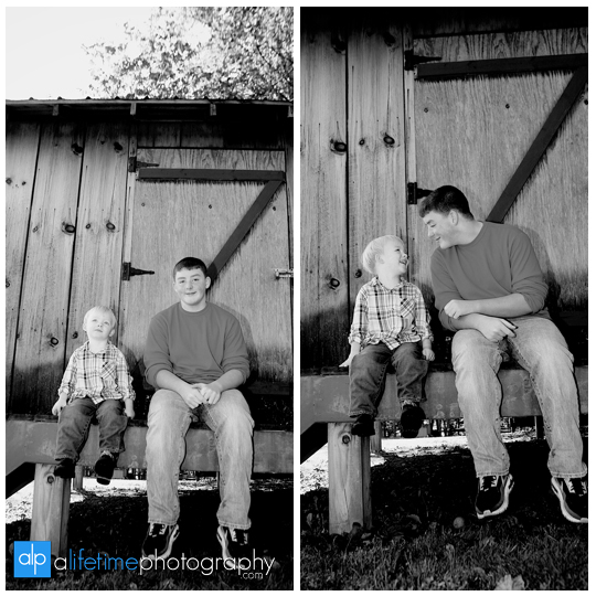 fall-home-cabin-family-photographer-Vols-mountain-view-Maynardville-Knoxville-Townsend-TN-kids-5