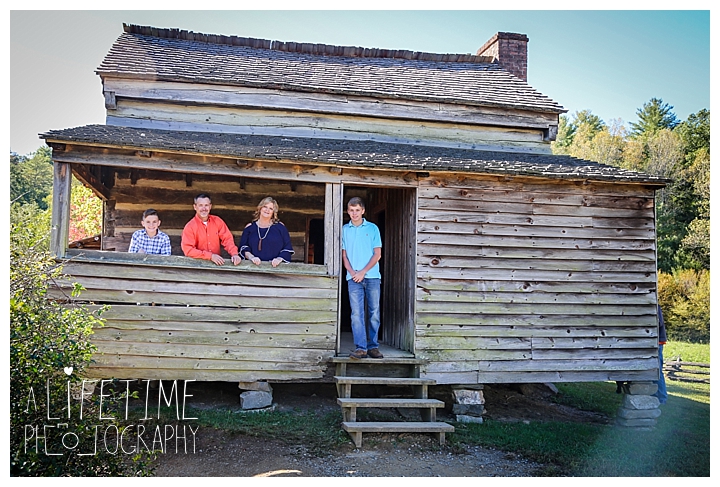 family-photographer-cades-cove-smoky-mountains-gatlinburg-pigeon-forge-seviervile-knoxville-townsend-tennessee_0007