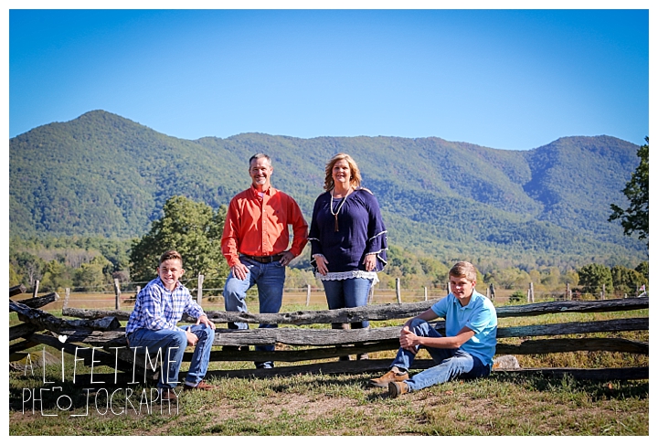 family-photographer-cades-cove-smoky-mountains-gatlinburg-pigeon-forge-seviervile-knoxville-townsend-tennessee_0008