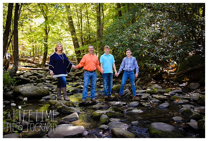 family-photographer-cades-cove-smoky-mountains-gatlinburg-pigeon-forge-seviervile-knoxville-townsend-tennessee_0009