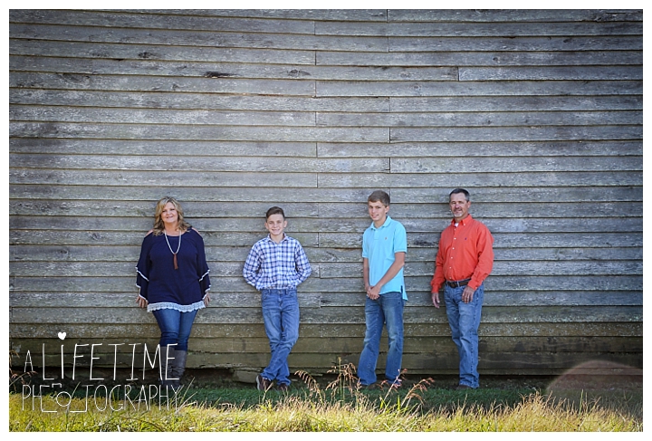 family-photographer-cades-cove-smoky-mountains-gatlinburg-pigeon-forge-seviervile-knoxville-townsend-tennessee_0010