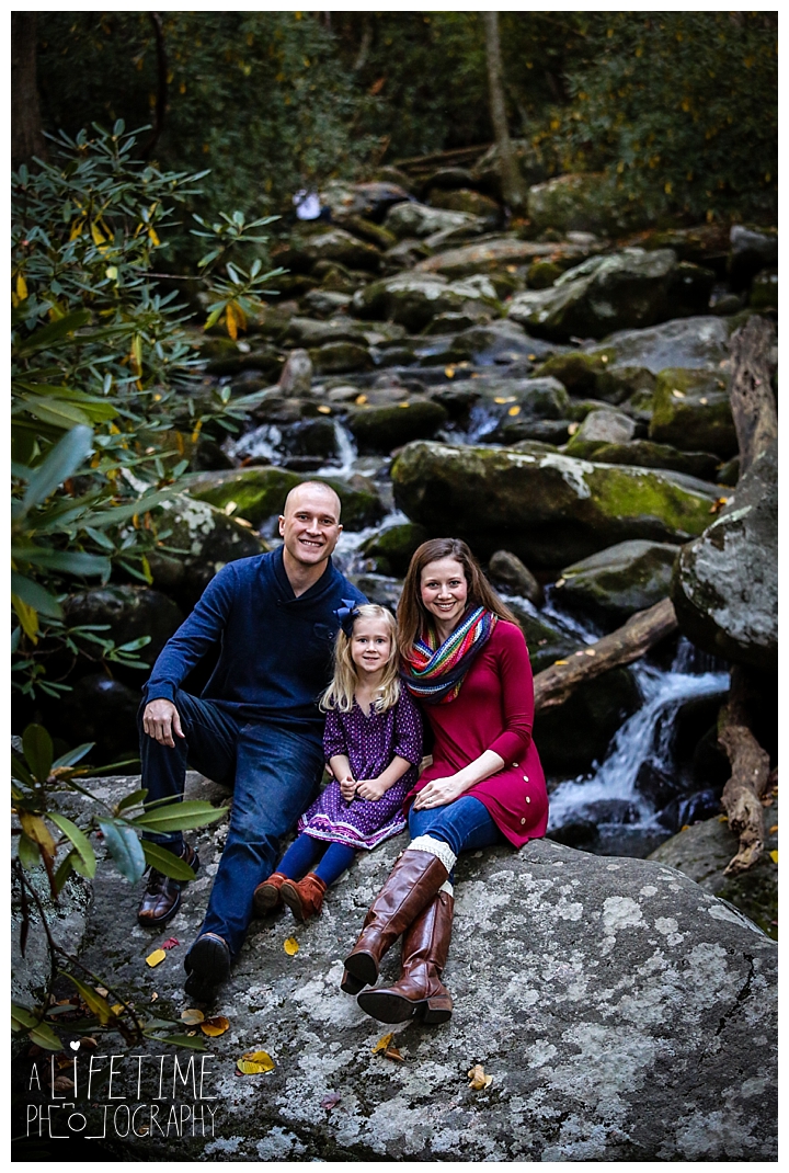 family-photographer-roaring-fork-motor-nature-trail-smoky-mountains-gatlinburg-pigeon-forge-seviervile-knoxville-townsend-tennessee_0055