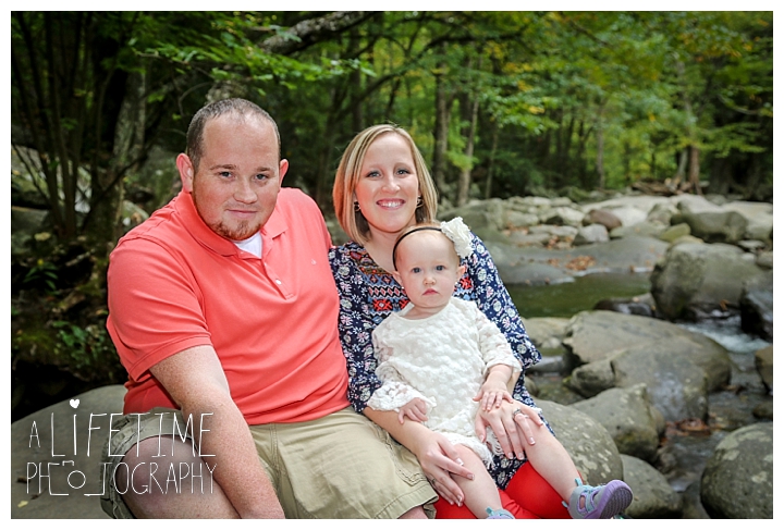 family-photographer-smoky-mountains-gatlinburg-pigeon-forge-seviervile-knoxville-townsend-tennessee-chimney-tops-picnic-area_0124