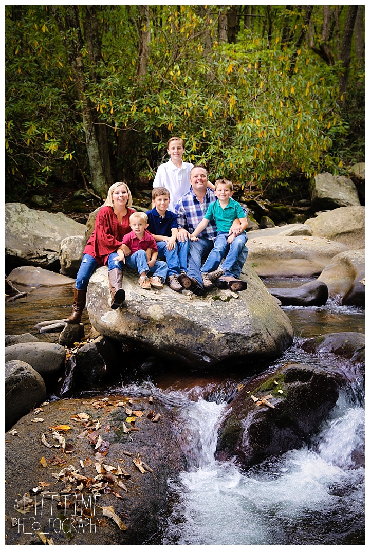 family-photographer-smoky-mountains-gatlinburg-pigeon-forge-seviervile-knoxville-townsend-tennessee-chimney-tops-picnic-area_0125