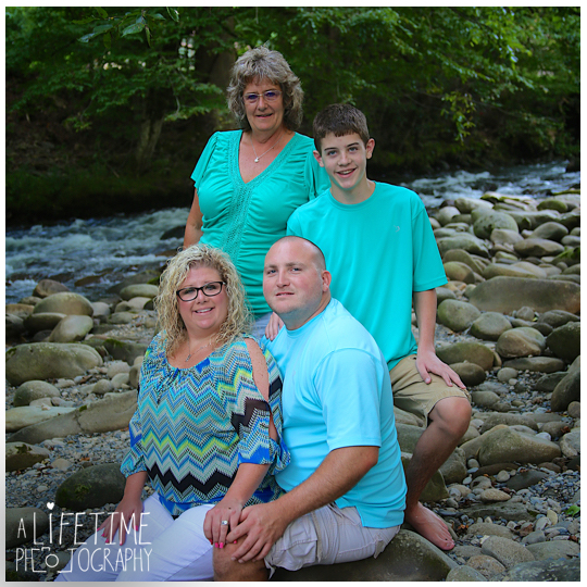 family-photos-in-the-Smoky-Mountains-Gatlinburg-Pigeon-Forge-Photographer-Knoxville-TN-2