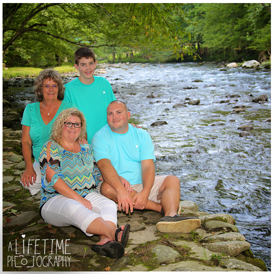 family-photos-in-the-Smoky-Mountains-Gatlinburg-Pigeon-Forge-Photographer-Knoxville-TN-5