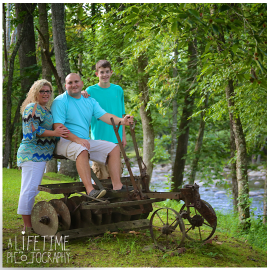family-photos-in-the-Smoky-Mountains-Gatlinburg-Pigeon-Forge-Photographer-Knoxville-TN-6