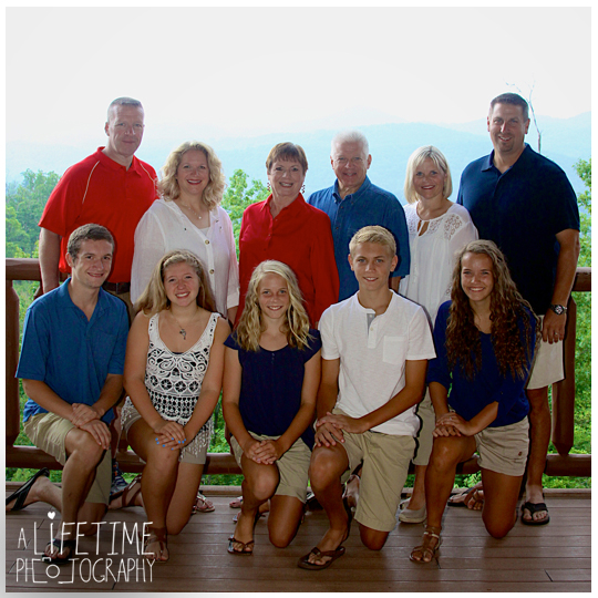 five bears mountain view lodge family photographer Wears Valley- Pigeon-Forge Photographer-reunion photos cabin fever-anniversary-1
