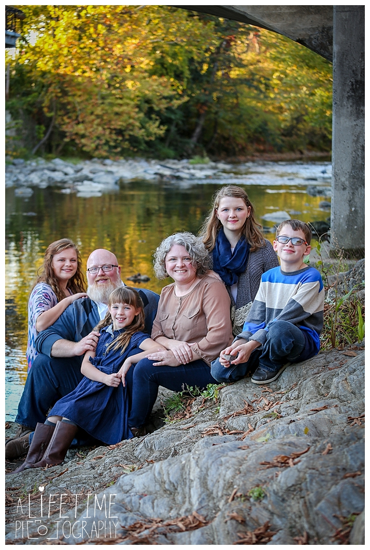 photographer-gatlinburg-pigeon-forge-knoxville-family-smoky-mountains-sunset-pictures-kids-senior-wedding-patriot-park-old-mill-waterfall_0073